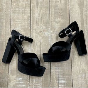 Mode Collective Podium PLATFORM. Velvet. GORGEOUS! GROOVY !